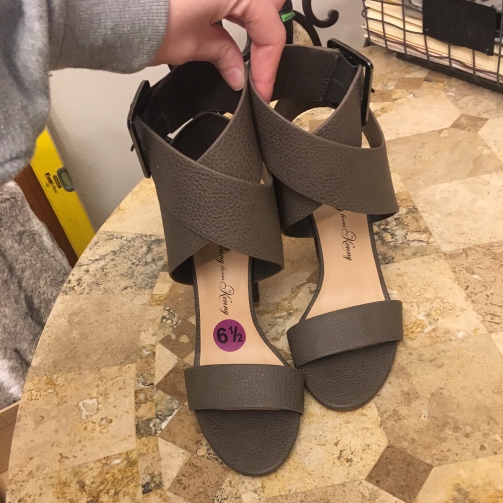 Penny loves Kenny. NWT. Heals